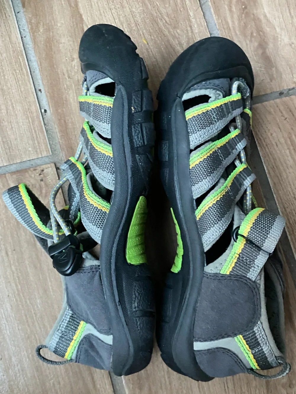 Keen Newport H2 kids’ green and grey waterproof hiking sandals size US 2